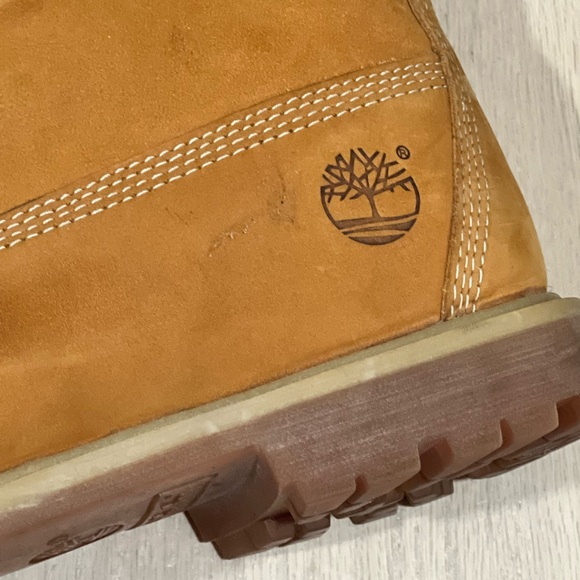 SOLD:Timberland women’s classic boot - Picture 2 of 8